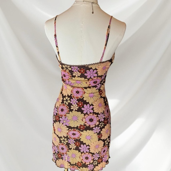 INTO | Vintage Floral Dress - Picture 5 of 6